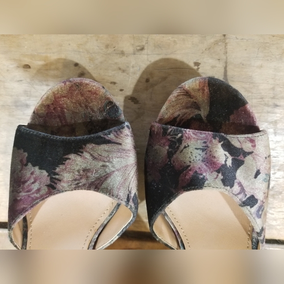 Nanette Lepore Velvet Floral Sandals size 6 - Picture 2 of 5